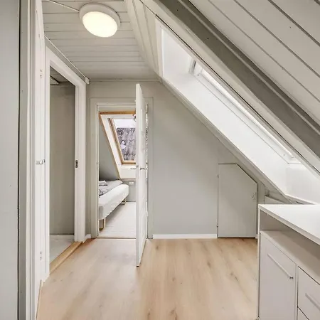 Dinbnb Homes I 4-bedroom Historical House In Romantic Surroundings Holiday home Bergen
