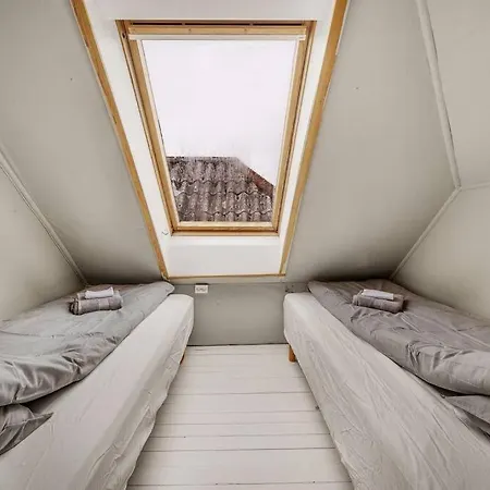 Holiday home Dinbnb Homes I 4-bedroom Historical House In Romantic Surroundings *