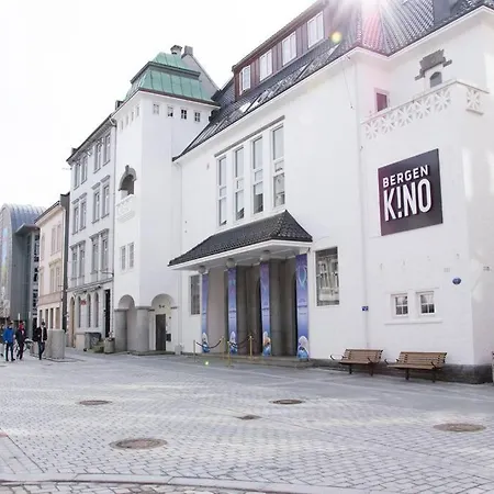 Dinbnb Homes I 4-bedroom Historical House In Romantic Surroundings Holiday home Bergen