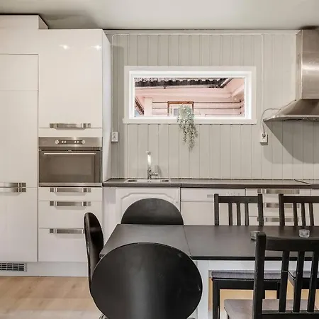 Holiday home Dinbnb Homes I 4-bedroom Historical House In Romantic Surroundings *